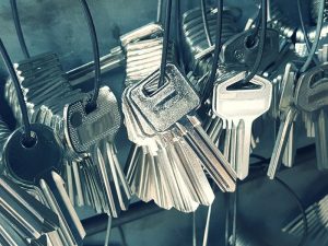 acil bayraklı çilingir