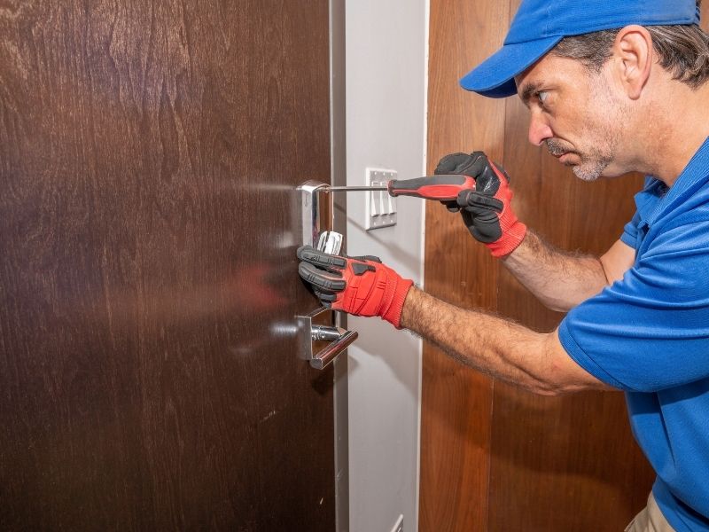 izmir bayraklı çilingir